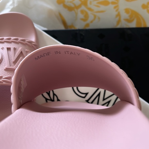 Mcm pink rubber slide - Picture 5 of 8